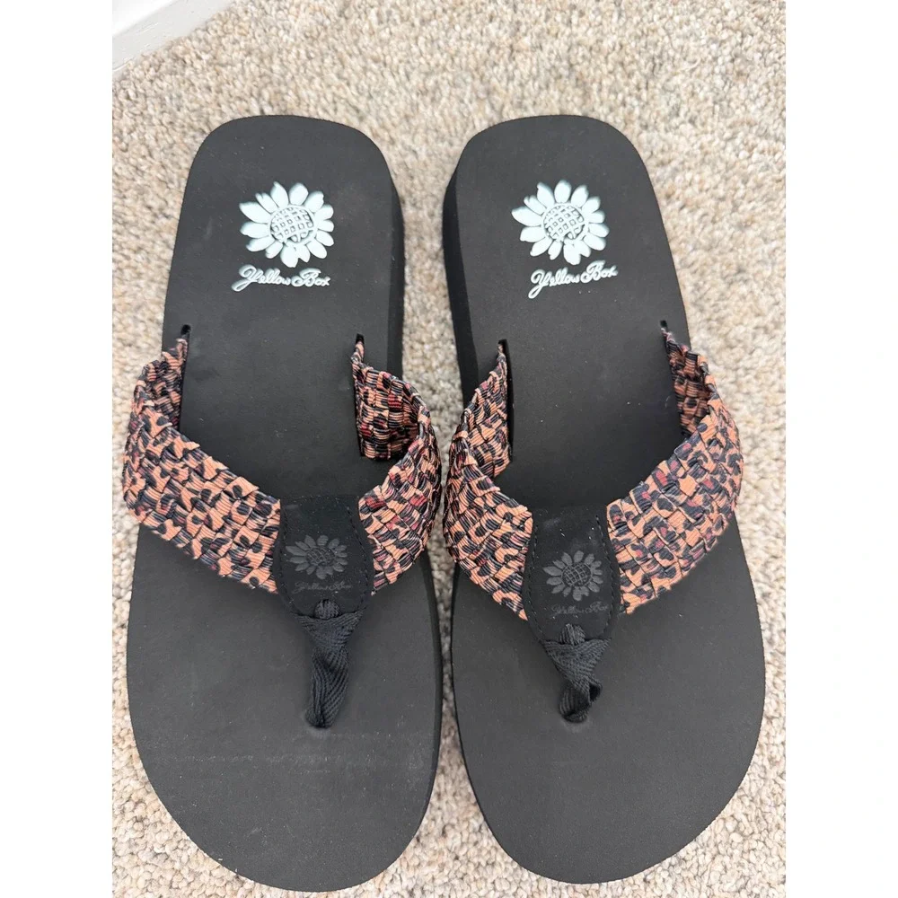 Yellow Box Soleil Flip Flops – Leopard – Women's Size 6.5 – New in Box - Picture 3 of 8